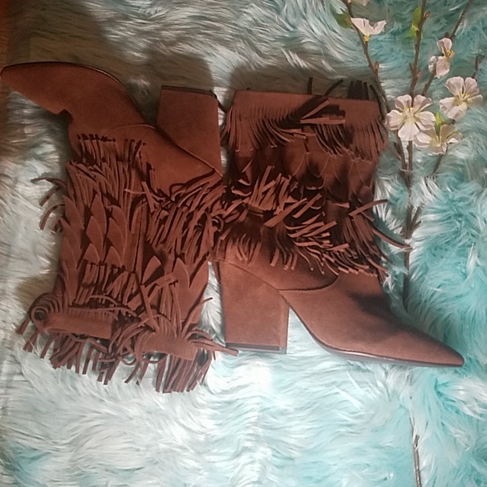 Fun Brown fringe boots